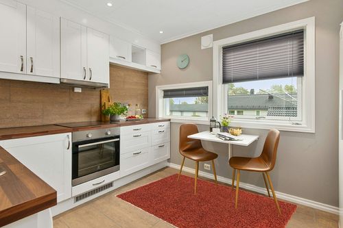 Unique Loom Solid Shag Collection Area Rug (4' 1" x 6' 1" Rectangle, Terracotta) in Wood and White Small Kitchen