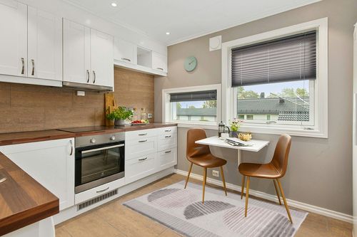 Safavieh Urban Collection Accent Rug - 4' x 6', Grey & Light Grey, Mid-Century Tassel Fringe Design, Non-Shedding & Easy Care, Ideal for High Traffic Areas in Foyer, Living Room, Bedroom (URB218F) in Wood and White Small Kitchen