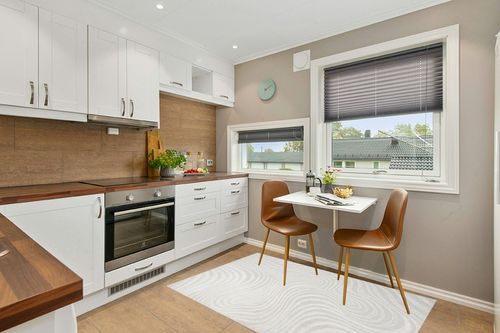 JONATHAN Y SCN103A-4 Maribo Abstract Groovy Striped Indoor Area Rug, Contemporary, Modern, Vintage, Coastal, Bohemian for Bedroom,Kitchen,Living Room,Non Shedding,Easy-Washing, Cream, 4 X 6 in Wood and White Small Kitchen