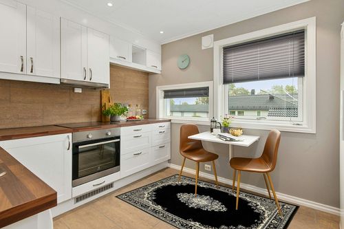 Unique Loom Reza Collection Traditional Persian Style Area Rug, 4 x 6 ft, Black/Beige in Wood and White Small Kitchen