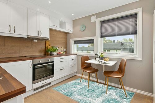 Unique Loom Sofia Collection Area Rug - Grand (4' 1" x 6' 1" Rectangle, Turquoise/ Ivory) in Wood and White Small Kitchen