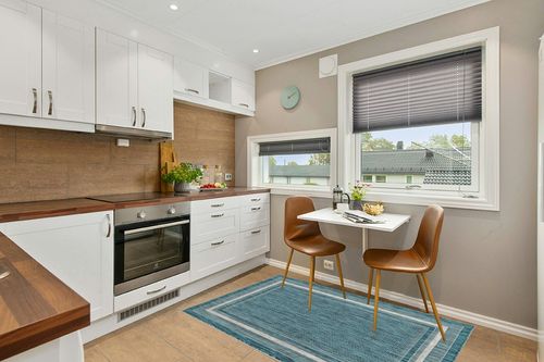 Unique Loom Outdoor Border Collection Area Rug - Soft Border (4' 1" x 6' 1" Rectangle, Teal/ Ivory) in Wood and White Small Kitchen