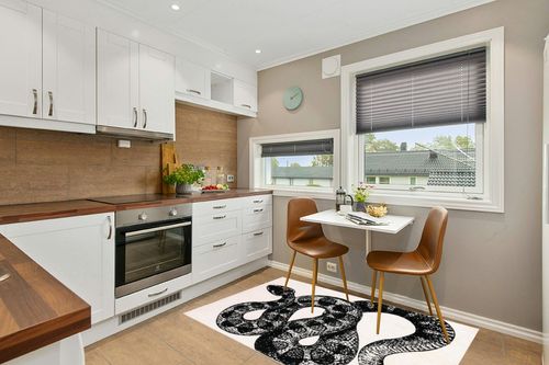 nuLOOM Modern Slithering Serpent Machine Washable Area Rug, 4x6, Black in Wood and White Small Kitchen