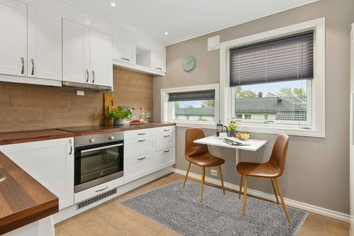 Unique Loom Solid Shag Collection Area Rug (4' 1" x 6' 1" Rectangle, Cloud Gray) in Wood and White Small Kitchen