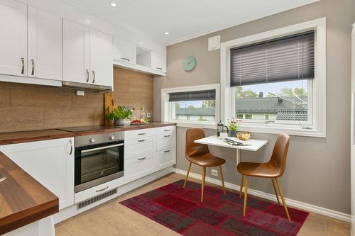 BESPOKY 3'11" x 5'11" (120x180 Cm) Iskece Red Vintage Wool Handmade Area Rug in Wood and White Small Kitchen