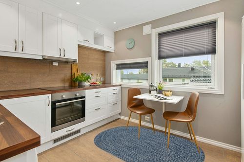 Capel Rugs Claire Oval Braided Area Rug Made in USA Indoor/Outdoor Farmhouse Rug 4' x 6' Blue Jay in Wood and White Small Kitchen