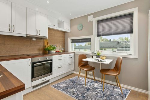 SAFAVIEH Petra Collection Accent Rug - 4' x 6', Light Grey & Light Beige, Modern Design, Non-Shedding & Easy Care, Ideal for High Traffic Areas in Entryway, Living Room, Bedroom (PTA108F) in Wood and White Small Kitchen