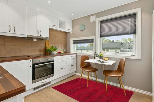 SAFAVIEH Adirondack Collection Accent Rug - 4' x 6', Red & Black, Modern Abstract Design, Non-Shedding & Easy Care, Ideal for High Traffic Areas in Entryway, Living Room, Bedroom (ADR117F) in Wood and White Small Kitchen