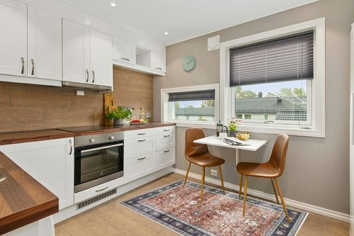 BRICHOEE Vintage Washable Area Rug 4x6 Brick Red Low-Pile Indoor Floral Print Carpet Non Slip Printed Persian Boho Rug for Living Room in Wood and White Small Kitchen