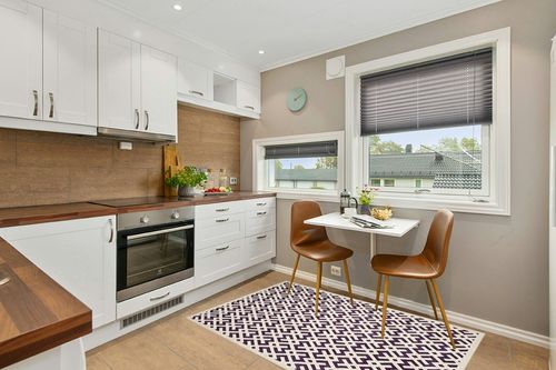 SAFAVIEH Chatham Collection 4' x 6' Purple / Ivory CHT719F Handmade Geometric Premium Wool Area Rug in Wood and White Small Kitchen