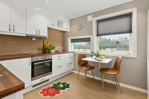 Carmoion Bath Mat, Two Flower Bathroom Rug Mat Non-Slip Microfiber Shower Bath Rug,Shaggy Bath Carpet, Machine Washable, Great for Bathroom Floor, 18.5"x31.5" in Wood and White Small Kitchen