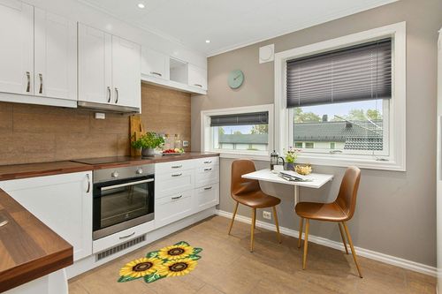 USTIDE Sunflower Rug for Kitchen Handmade Rug Yellow Flower Floor Mat Modern Rustic Carpet Washable Non-Slip Bathroom Mat for Bedroom/Foyer 3x2 in Wood and White Small Kitchen