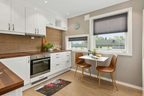 AMHNF Merry Christmas Cute Gnome Bath Mat Cute Elf Folklore Snowfalke Brown Vintage Wooden Board Winter Holiday Happy New Year Bathroom Absorbent Doormat Toilet Floor Rug in Wood and White Small Kitchen