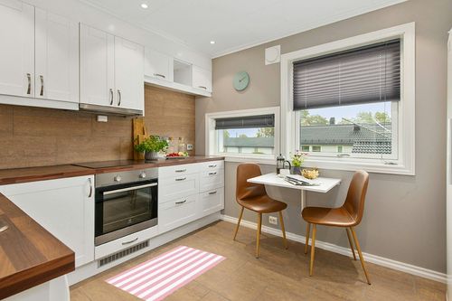 Christmas Pink Stripe Area Rug, Rugs for Living Room Bedroom Decor Kids Room, Non-Slip Non-Shedding Area Rugs 2x3 Feet, Room Decor Aesthetic Carpet Home Decor Washable Rug in Wood and White Small Kitchen