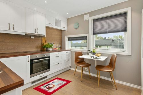 Area Rug 2x3 Feet, Christmas Santa Claus with Cotton Linen Sack Many Gifts Red Plaid Rug, Rugs for Living Room Decor Bedroom Decor Kids Room, Non-Slip Living Room Rugs, Comrft Carpet Washable Rug in Wood and White Small Kitchen