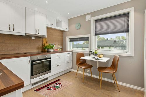 Area Rug, Snowflake Red Truck with Xmas Tree Gnome Red Buffalo Plaid Christmas Rug, 2x3 Feet Rugs for Living Room Bedroom Kids Room Kids Room Nursery Classroom, Non-Slip Comrft Carpet Washable Rug in Wood and White Small Kitchen