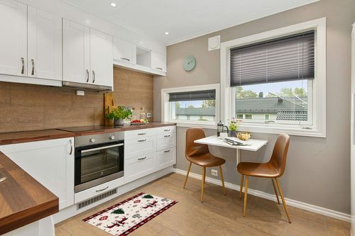 Area Rug 2x3 Feet, Snowflake Christmas Reindeer Christmas Rug, Rugs for Living Room Decor Bedroom Decor Kids Room, Non-Slip Living Room Rugs, Comrft Carpet Washable Rug in Wood and White Small Kitchen