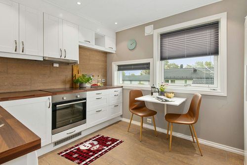 Area Rug 2x3 Feet, Snowflake Christmas Snowman Christmas Rug, Rugs for Living Room Decor Bedroom Decor Kids Room, Non-Slip Living Room Rugs, Comrft Carpet Washable Rug in Wood and White Small Kitchen