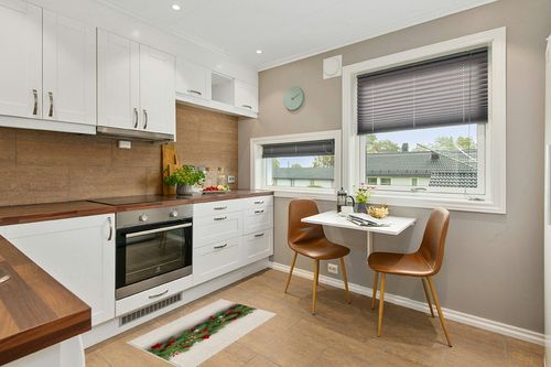 Area Rug 2x3 Feet, Merry Christmas Pine with Berry Rug, Rugs for Living Room Decor Bedroom Decor Kids Room, Non-Slip Living Room Rugs, Comrft Carpet Washable Rug in Wood and White Small Kitchen