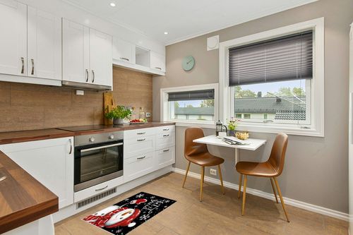 2' x 3' Area Rug, Christmas Non-Skid Rubber Backing Large Rectangle Rugs - Living Room Bedroom Home Office Xmas Red Snowman Snowflake Black Indoor Floor Mat Carpets in Wood and White Small Kitchen