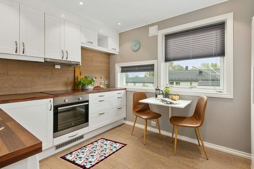 Area Rug 2x3 Feet, Xmas Truck Snowman Santa Claus Xmas Tree Christmas Snowman Rug, Rugs for Living Room Decor Bedroom Decor Kids Room, Non-Slip Living Room Rugs, Comrft Carpet Washable Rug in Wood and White Small Kitchen