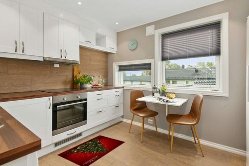 Area Rugs Non-Slip Washable Rug Christmas Tree Wrapped with Red Ribbon with Bells Indoor Rug Rubber Backing Floor Mats Home Decor Carpet for Living Room Dining Room Non Shedding 2x3 Ft in Wood and White Small Kitchen