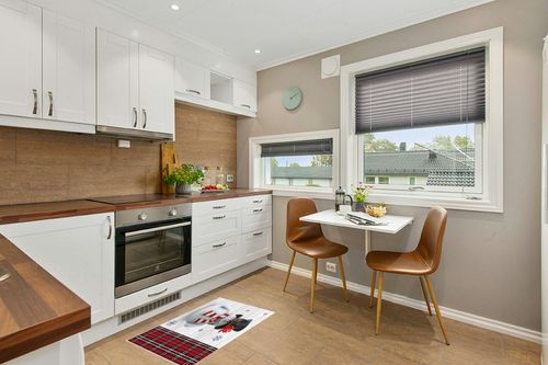 Area Rug, Poinsettia Cardinals Xmas Tree Snowflake Christmas Snowman Rug, 2x3 Feet Rugs for Living Room Bedroom Kids Room Kids Room Nursery Classroom, Non-Slip Comrft Carpet Washable Rug in Wood and White Small Kitchen