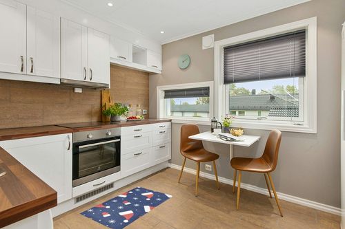 ALAZA Christmas Red Santa Hats Snowflake Blue Kitchen Floor Mat 39x20 Inch,Non-Slip Soft Washable Floor Mat Rug for Hallway Entryway Living Room Bedroom Dorm Office Home Decor in Wood and White Small Kitchen