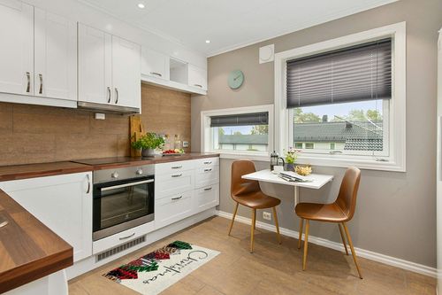 Area Rug 2x3 Feet, Leopard Red Green Christmas Tree Rug, Rugs for Living Room Decor Bedroom Decor Kids Room, Non-Slip Living Room Rugs, Comrft Carpet Washable Rug in Wood and White Small Kitchen