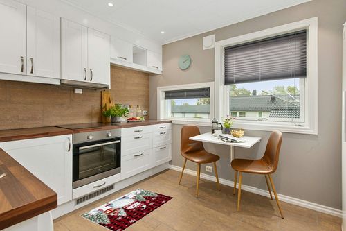 Area Rug 2x3 Feet, Xmas Snowflake Snowman Christmas Rug, Rugs for Living Room Decor Bedroom Decor Kids Room, Non-Slip Living Room Rugs, Comrft Carpet Washable Rug in Wood and White Small Kitchen