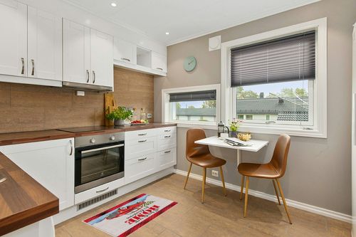 Area Rug 2x3 Feet, Xmas Truck with Xmas Tree Christmas Rug, Rugs for Living Room Decor Bedroom Decor Kids Room, Non-Slip Living Room Rugs, Comrft Carpet Washable Rug in Wood and White Small Kitchen