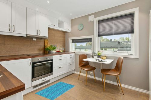 Abstract Art Plush Shag Bath Rugs Blue Wave Stripe Soft Fluffy Floor Doormat Carpet,Non-Slip Door Mats for Living Room Bedroom Kitchen Entryway Aesthetic Geometric Plaid in Wood and White Small Kitchen