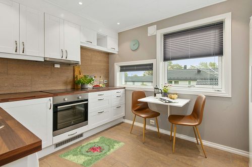 Christmas Poinsettia Flower Plush Shag Bath Rugs Green Pine Needles Wreath Soft Fluffy Floor Doormat Carpet,Non-Slip Door Mats for Living Room Bedroom Kitchen Entryway Ornate Texture in Wood and White Small Kitchen