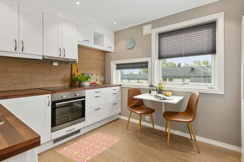 Dash and Albert Jelly Roll Fuchsia Handwoven Wool Rug, 2 X 3 Feet, Pink/Sky Blue Geometric Pattern in Wood and White Small Kitchen