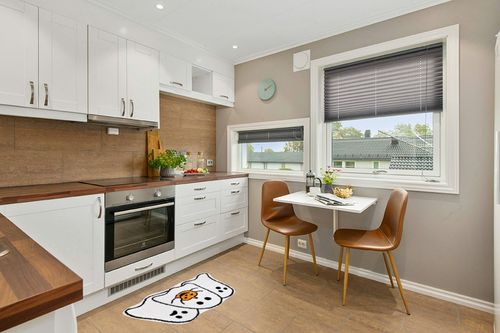 TRUEDAYS Halloween Decor Ghost Bath Mat for Bathroom, Cute Halloween Decoration White Ghost Bathroom Rug Non Slip Cartoon Bath Rug Bathroom Mat Plush Shower Rugs Washable in Wood and White Small Kitchen