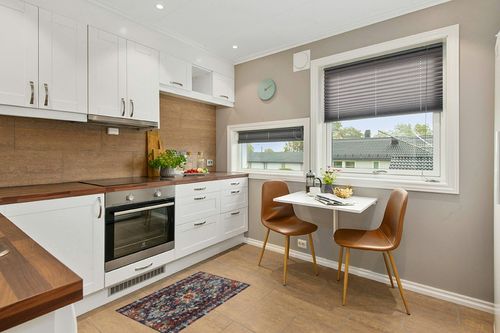 Brown Blue Flower Area Rug - 2'x3' Washable Indoor Area Rugs for Bedroom Living Room, Vintage Bohemian Floral Painting Art Non-Shedding Anti-Skid Floor Carpet for Bedside Nursery Dorm in Wood and White Small Kitchen