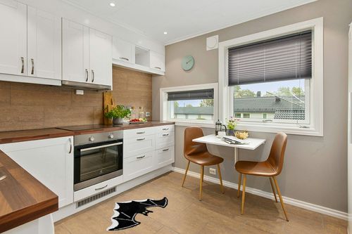 TRUEDAYS Halloween Decor Black Bat Bath Mat for Bathroom, Cute Halloween Decoration Bat Black Bathroom Rug Non Slip Cartoon Bath Rug Bathroom Mat Plush Shower Rugs Washable in Wood and White Small Kitchen