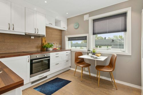 KLL Retro Lights Background Bathroom Runner Rug Non-Slip Absorbent Kitchen Floor Mat Soft Feet Fluffy Washroom Laundry Room Farmhouse Area Rugs 39x20in Blue Flash in Wood and White Small Kitchen