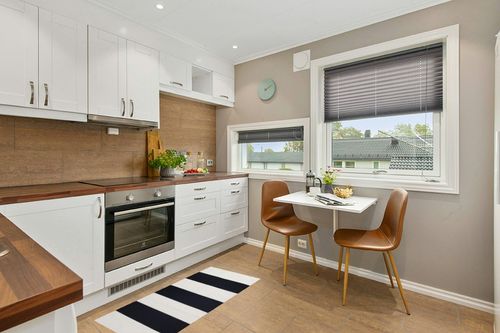 Black and White Striped Rug 28 x 45 Inches Front Door Mat Hand-Woven Cotton Indoor/Outdoor Rug for Layered,Welcome Mat, Porch,Farmhouse,Kitchen,Entry Way in Wood and White Small Kitchen