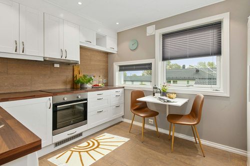 OJIA Boho Kitchen Rug 2'X4.3', Cotton Tufted Washable Runner Rug Hand-Woven Accent Throw Rugs Bathroom Rugs, Farmhouse Runner Rugs with Tassel Floor Carpet for Laundry Room/Hallway/Bedroom in Wood and White Small Kitchen