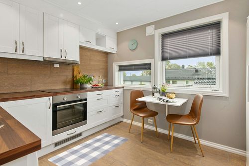 Buffalo Plaid Outdoor Rug Runner Doormat 2’ x 4.3’, KIMODE Cotton Woven Gray/White Checkered Porch Rug Outdoor Indoor Rugs Farmhouse Door Mat, Washable Floor Rugs for Front Kitchen Bathroom in Wood and White Small Kitchen