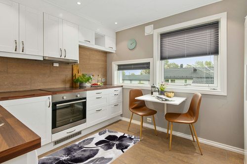 CAMILSON Solana Modern Floral 3'3" x 5' Area Rugs Non-Skid (Non-Slip) Rubber Backing Black - Gray Flowers Indoor Rug (3x5, Black Grey) in Wood and White Small Kitchen