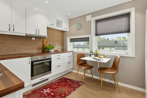 SUABO Christmas Area Rug, Red Snowflakes Non Slip Area Rug Nursery Rug Floor Mats Carpet for Living Dinning Room Bedroom Kitchen 3'x5' in Wood and White Small Kitchen