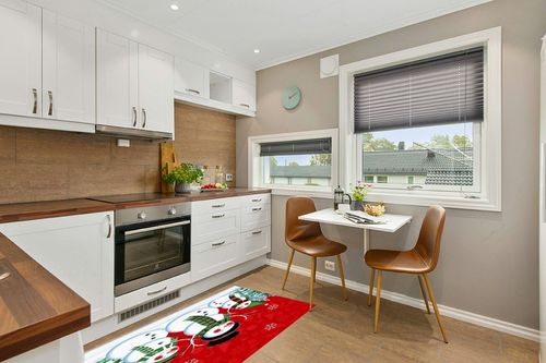 Area Rug 2x3 Feet, Xmas Tree Cardinals Winter Snowflake Christmas Snowman Rug, Rugs for Living Room Decor Bedroom Decor Kids Room, Non-Slip Living Room Rugs, Comrft Carpet Washable Rug in Wood and White Small Kitchen