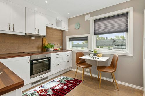 Area Rug 2x3 Feet, Xmas Snowflake Snowman Christmas Rug, Rugs for Living Room Decor Bedroom Decor Kids Room, Non-Slip Living Room Rugs, Comrft Carpet Washable Rug in Wood and White Small Kitchen