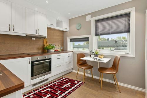 Area Rug, Snowflake Christmas Reindeer Christmas Rug, 2x3 Feet Rugs for Living Room Bedroom Kids Room Kids Room Nursery Classroom, Non-Slip Comrft Carpet Washable Rug in Wood and White Small Kitchen