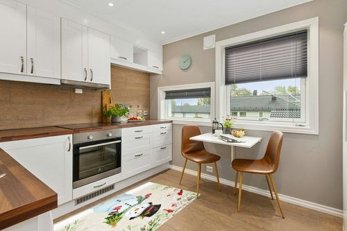 Area Rug, Winter Cardinals Snowman Snowflake Xmas Tree Merry Christmas Rug, 2x3 Feet Rugs for Living Room Bedroom Kids Room Kids Room Nursery Classroom, Non-Slip Comrft Carpet Washable Rug in Wood and White Small Kitchen