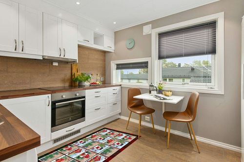 Area Rug 2x3 Feet, Xmas Truck Snowman Santa Claus Xmas Tree Christmas Rug, Rugs for Living Room Decor Bedroom Decor Kids Room, Non-Slip Living Room Rugs, Comrft Carpet Washable Rug in Wood and White Small Kitchen