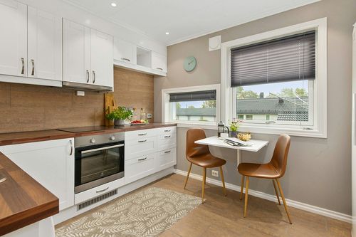 JONATHAN Y SMB119A-3 Nevis Palm Frond Indoor Outdoor Area-Rug Coastal Floral Easy-Cleaning Bedroom Kitchen Backyard Patio Non Shedding, 3 X 5, Brown/Beige in Wood and White Small Kitchen