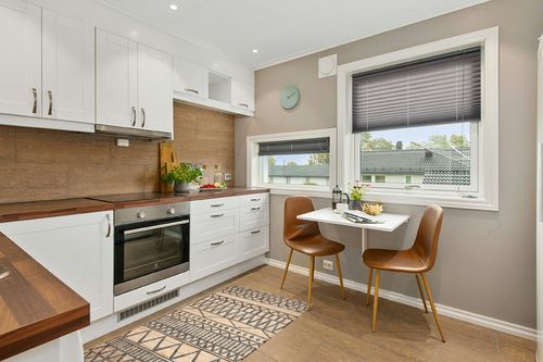 SAFAVIEH Kilim Collection Accent Rug - 3' x 5', Natural & Charcoal, Handmade Flat Weave Jute, Ideal for High Traffic Areas in Entryway, Living Room, Bedroom (KLM752A) in Wood and White Small Kitchen